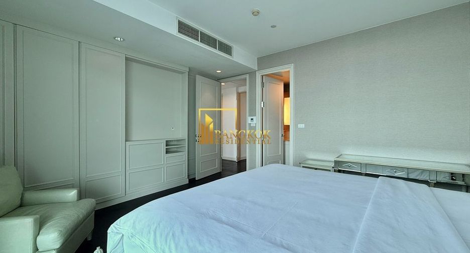 For rent 3 bedrooms condo in Pathum Wan, Bangkok