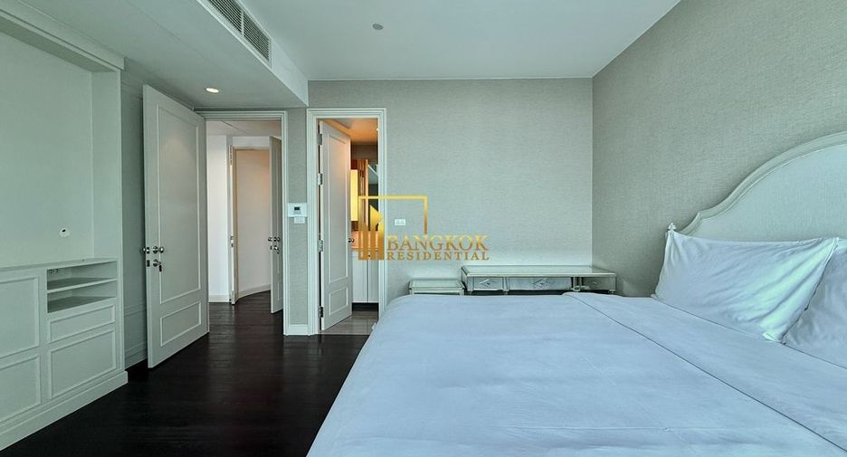 For rent 3 bedrooms condo in Pathum Wan, Bangkok