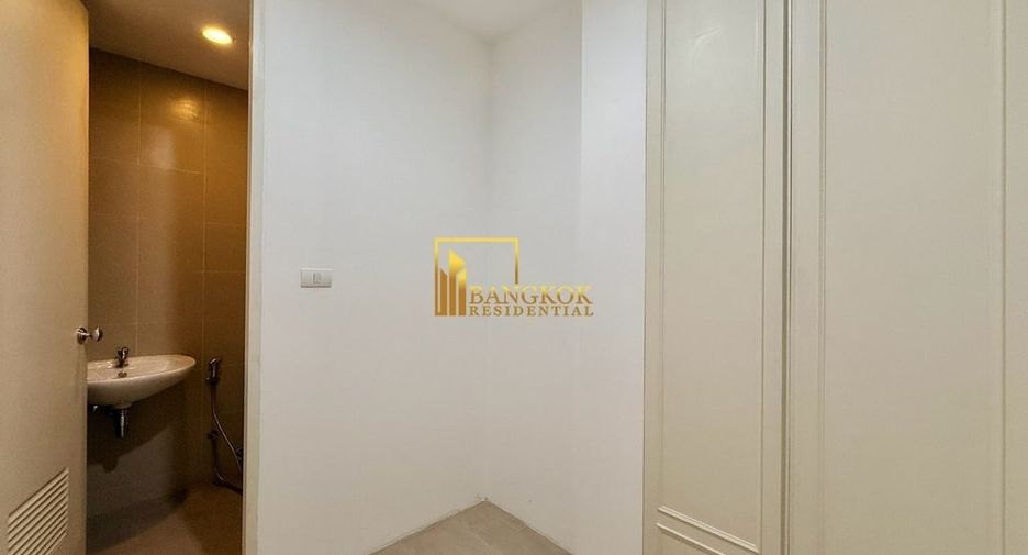 For rent 3 bedrooms condo in Pathum Wan, Bangkok
