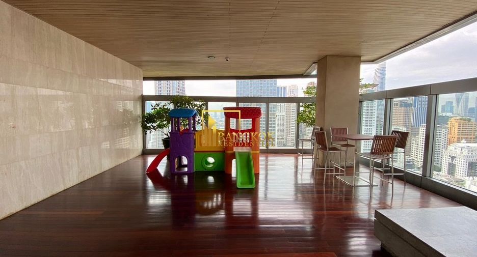 For rent 3 bedrooms condo in Pathum Wan, Bangkok