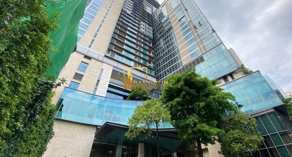 For rent 3 bedrooms condo in Pathum Wan, Bangkok