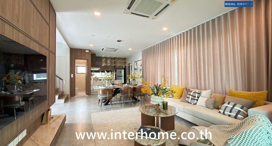 For sale 4 bedrooms house in Bang Khun Thian, Bangkok
