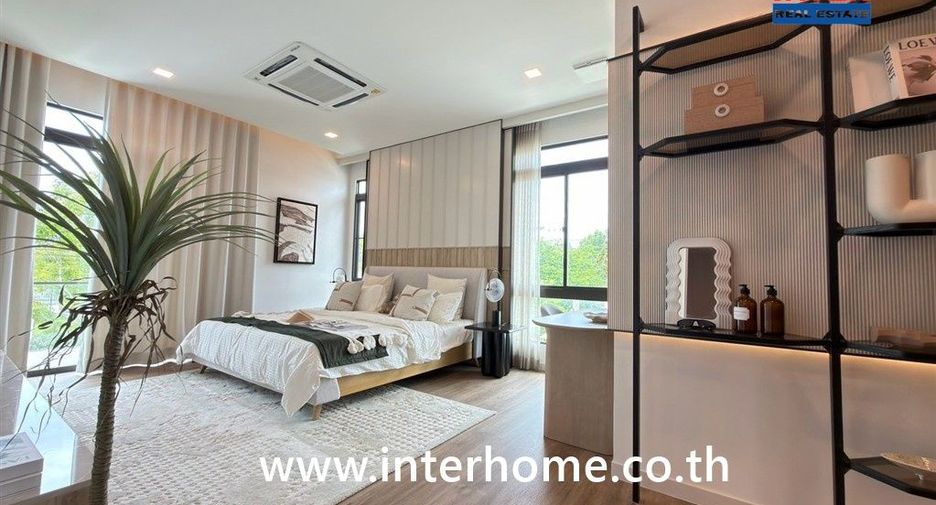 For sale 4 bedrooms house in Bang Khun Thian, Bangkok