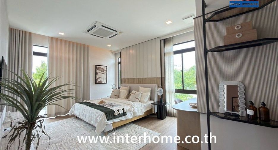 For sale 4 bedrooms house in Bang Khun Thian, Bangkok