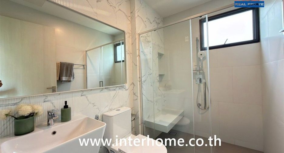 For sale 4 bedrooms house in Bang Khun Thian, Bangkok