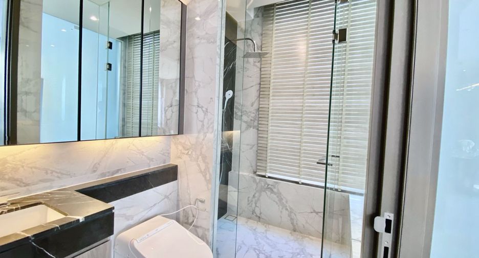 Condo en alquiler y en venta de 3 habitaciones en Khlong Toei, Bangkok
