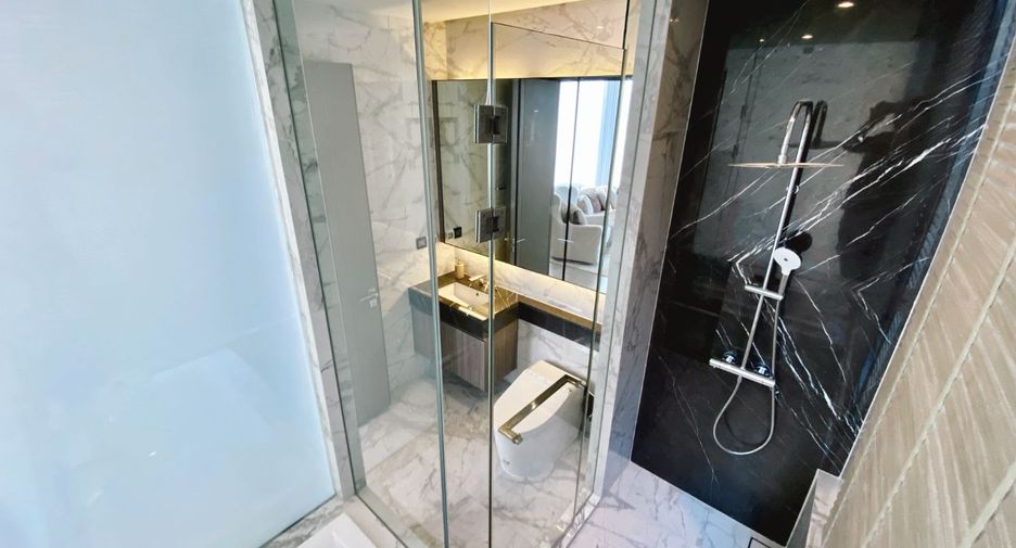 Condo en alquiler y en venta de 3 habitaciones en Khlong Toei, Bangkok
