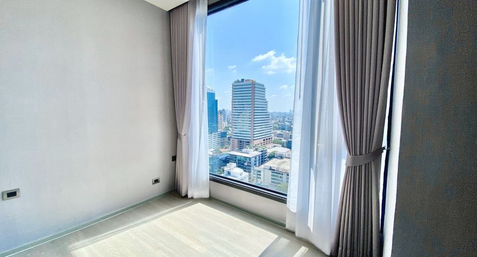 Condo en alquiler y en venta de 3 habitaciones en Khlong Toei, Bangkok
