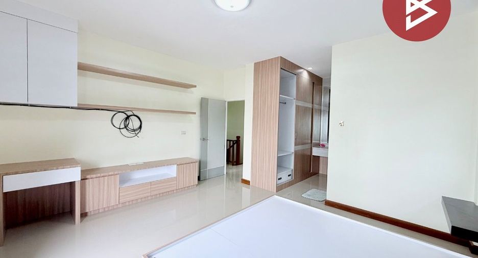 For sale 4 bedrooms house in Ban Bueng, Chonburi