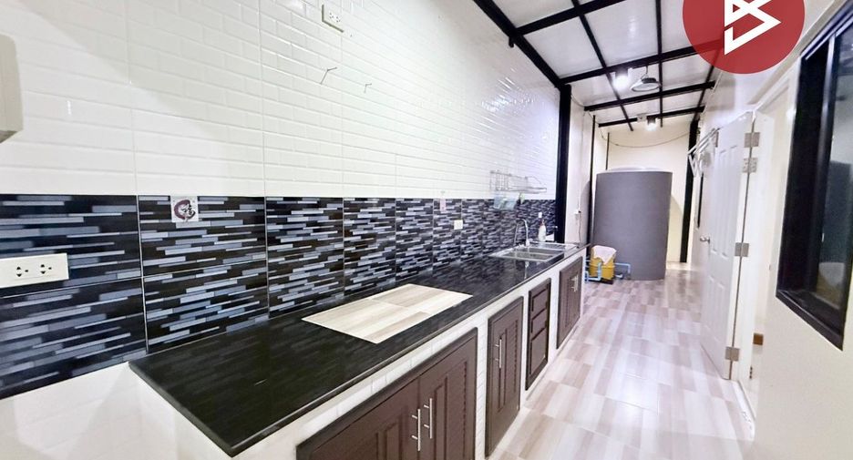 For sale 4 bedrooms house in Ban Bueng, Chonburi