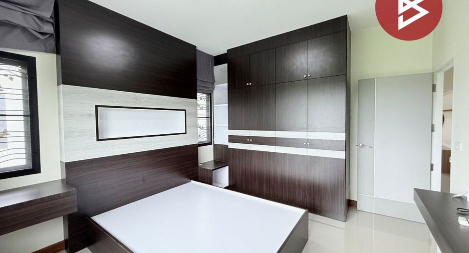 For sale 4 bedrooms house in Ban Bueng, Chonburi
