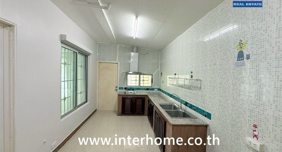 Reihenhaus zum Kauf mit 3 Zimmer in Khlong Sam Wa, Bangkok