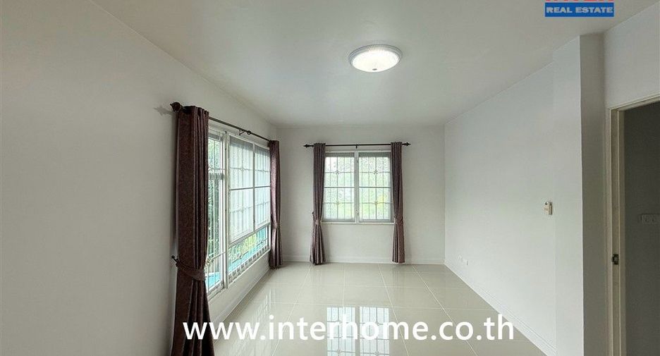 Reihenhaus zum Kauf mit 3 Zimmer in Khlong Sam Wa, Bangkok