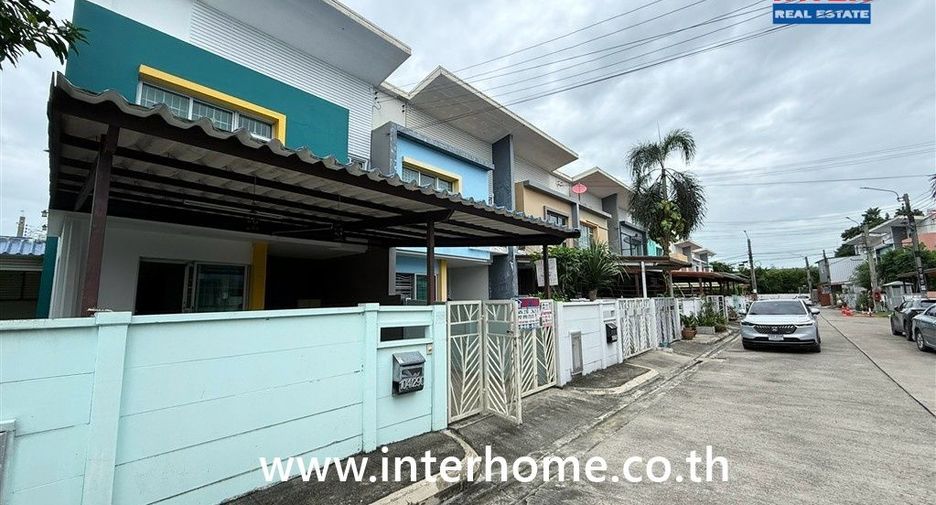 Reihenhaus zum Kauf mit 3 Zimmer in Khlong Sam Wa, Bangkok