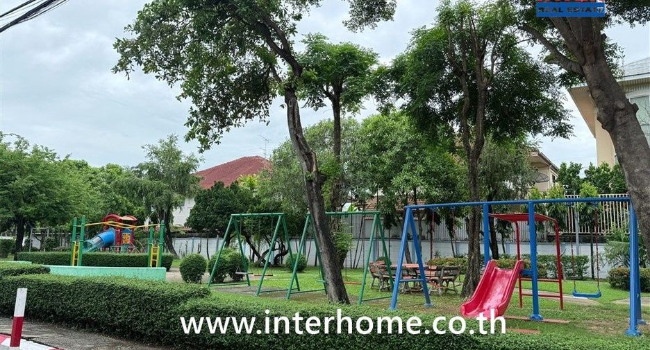Reihenhaus zum Kauf mit 3 Zimmer in Khlong Sam Wa, Bangkok
