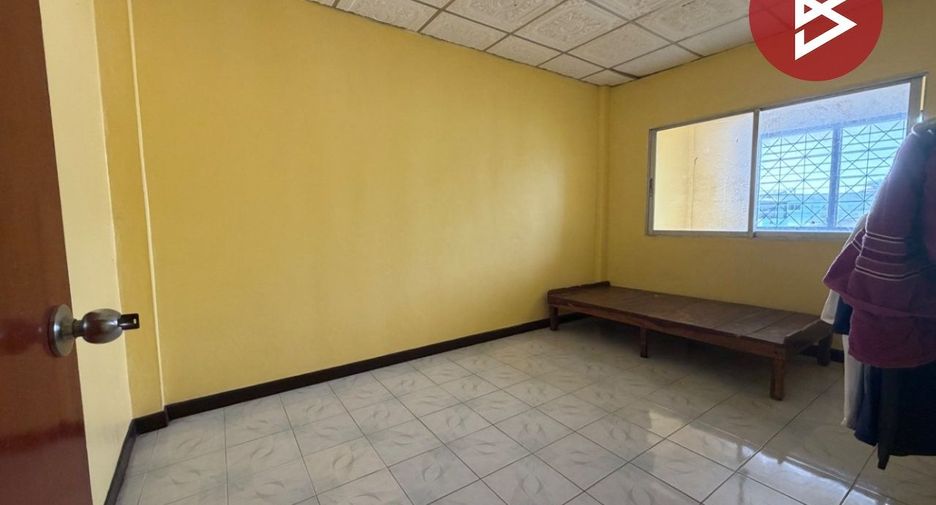 Casa adosada en venta de 4 habitaciones en Lam Luk Ka, Pathum Thani