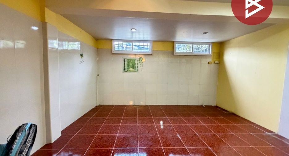 Casa adosada en venta de 4 habitaciones en Lam Luk Ka, Pathum Thani