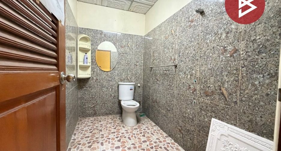 Casa adosada en venta de 4 habitaciones en Lam Luk Ka, Pathum Thani