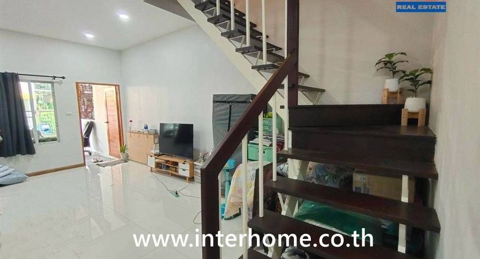 Casa adosada en venta de 2 habitaciones en Lat Phrao, Bangkok