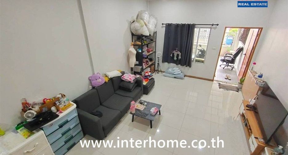 Casa adosada en venta de 2 habitaciones en Lat Phrao, Bangkok