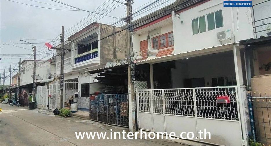 Casa adosada en venta de 2 habitaciones en Lat Phrao, Bangkok