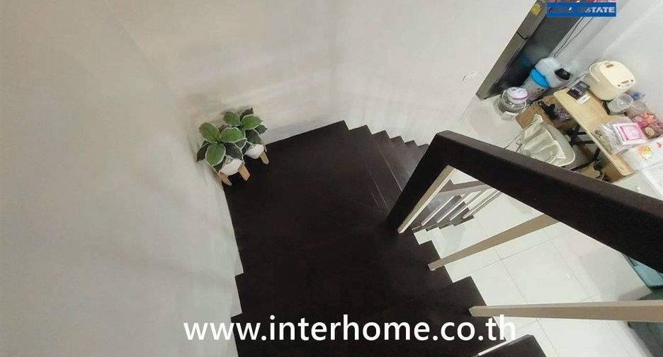Casa adosada en venta de 2 habitaciones en Lat Phrao, Bangkok