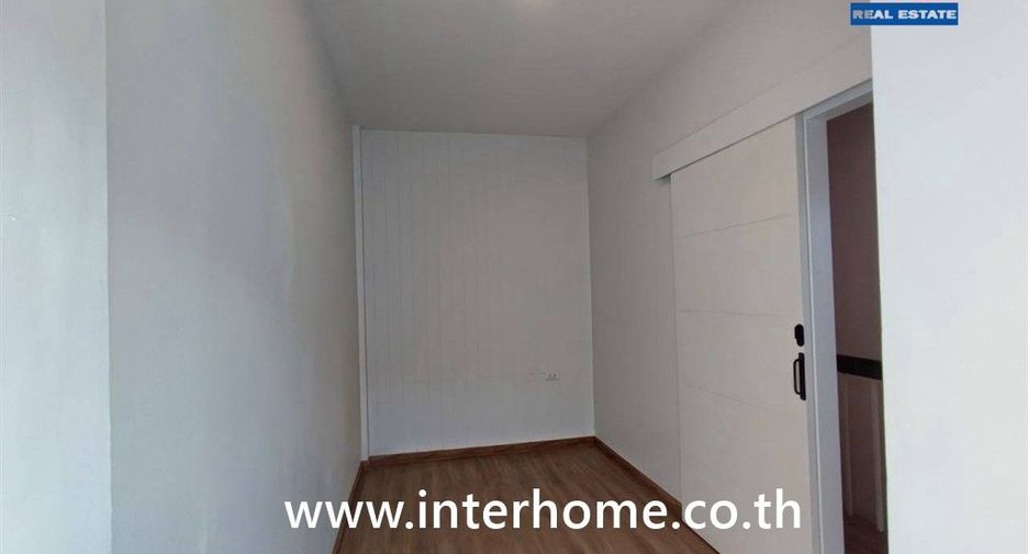Casa adosada en venta de 2 habitaciones en Lat Phrao, Bangkok