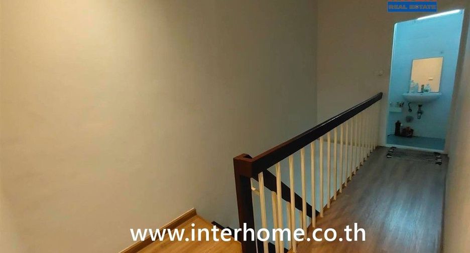 Casa adosada en venta de 2 habitaciones en Lat Phrao, Bangkok