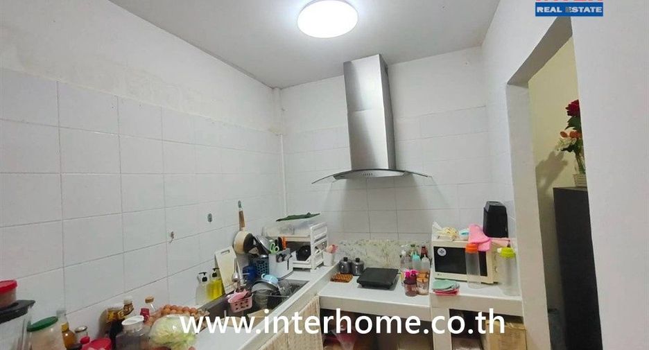 Casa adosada en venta de 2 habitaciones en Lat Phrao, Bangkok