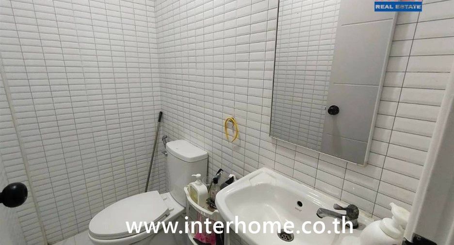 Casa adosada en venta de 2 habitaciones en Lat Phrao, Bangkok