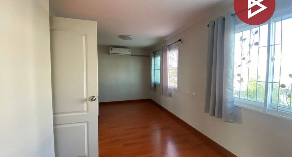 For sale 3 bedrooms townhouse in Mueang Samut Prakan, Samut Prakan