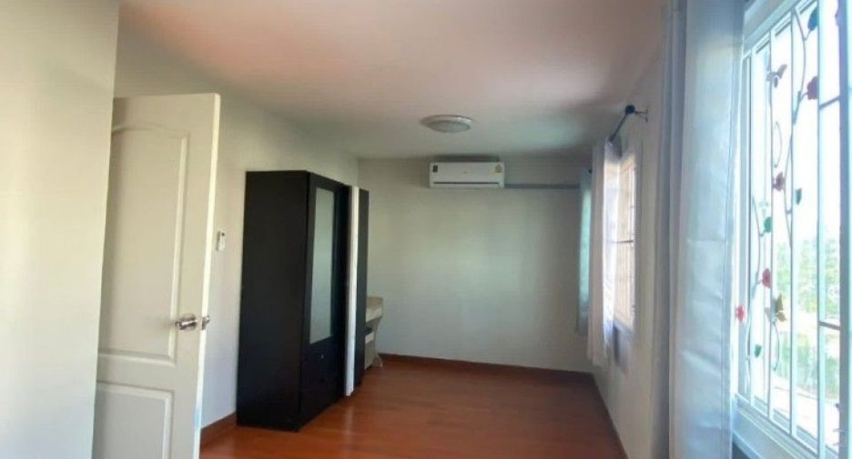 For sale 3 bedrooms townhouse in Mueang Samut Prakan, Samut Prakan