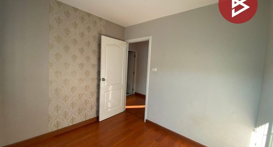 For sale 3 bedrooms townhouse in Mueang Samut Prakan, Samut Prakan