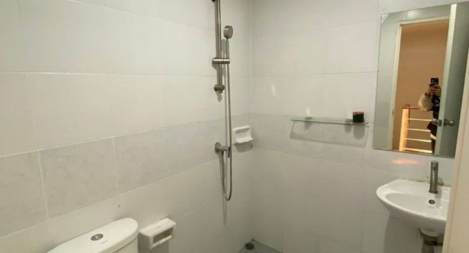 For sale 3 bedrooms townhouse in Mueang Samut Prakan, Samut Prakan
