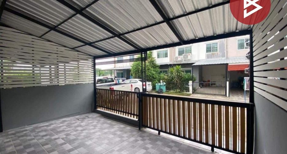 For sale 3 bedrooms townhouse in Mueang Samut Prakan, Samut Prakan