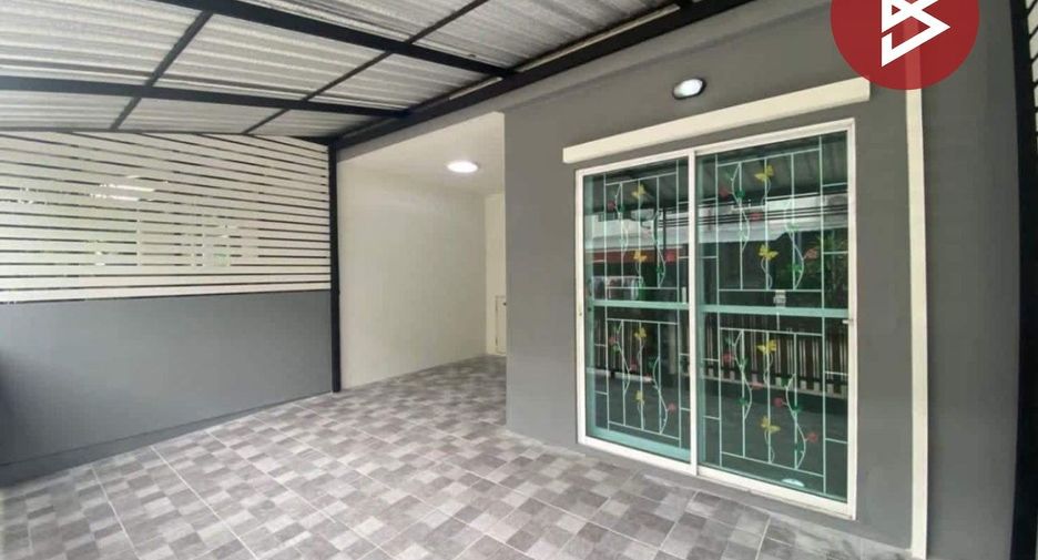 For sale 3 bedrooms townhouse in Mueang Samut Prakan, Samut Prakan
