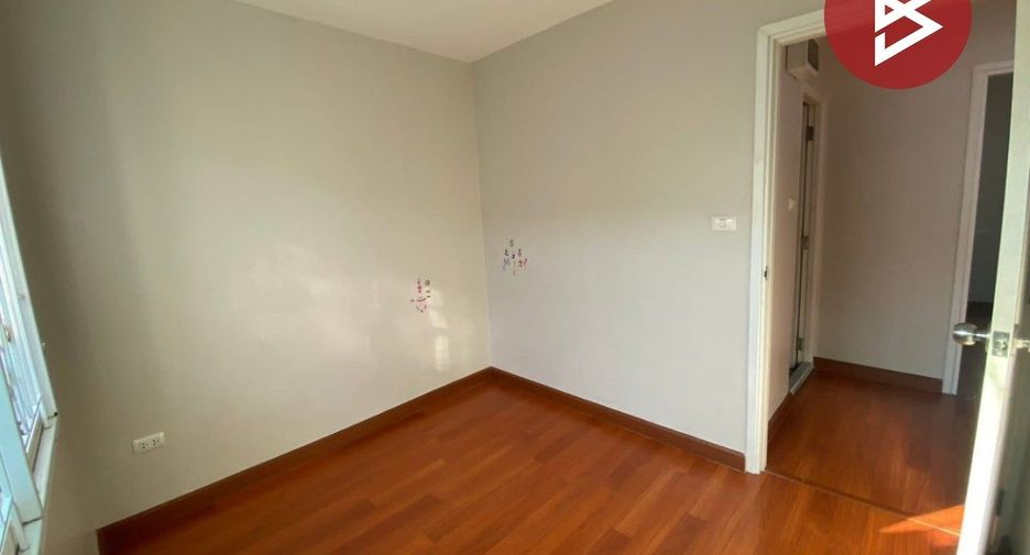 For sale 3 bedrooms townhouse in Mueang Samut Prakan, Samut Prakan