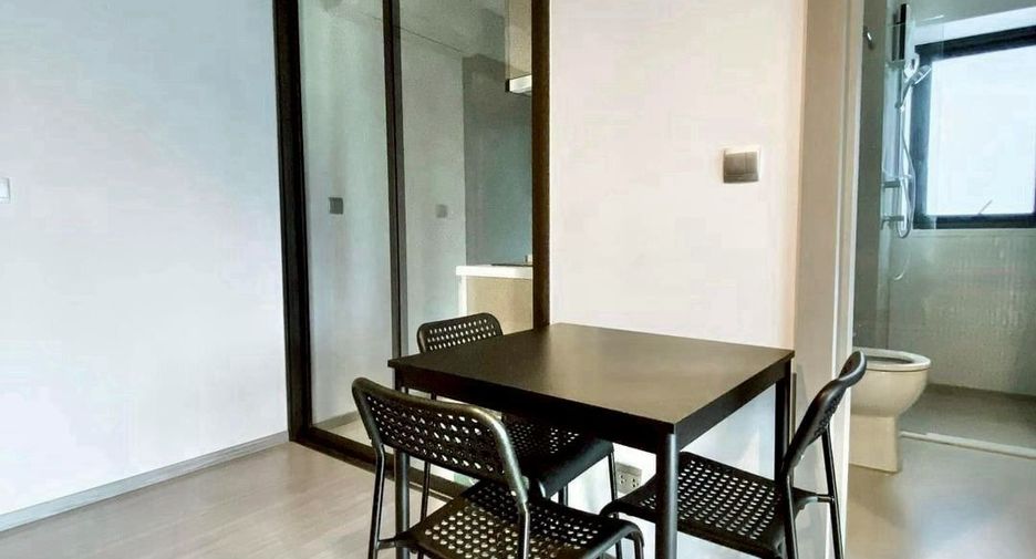 For rent 2 bedrooms condo in Huai Khwang, Bangkok