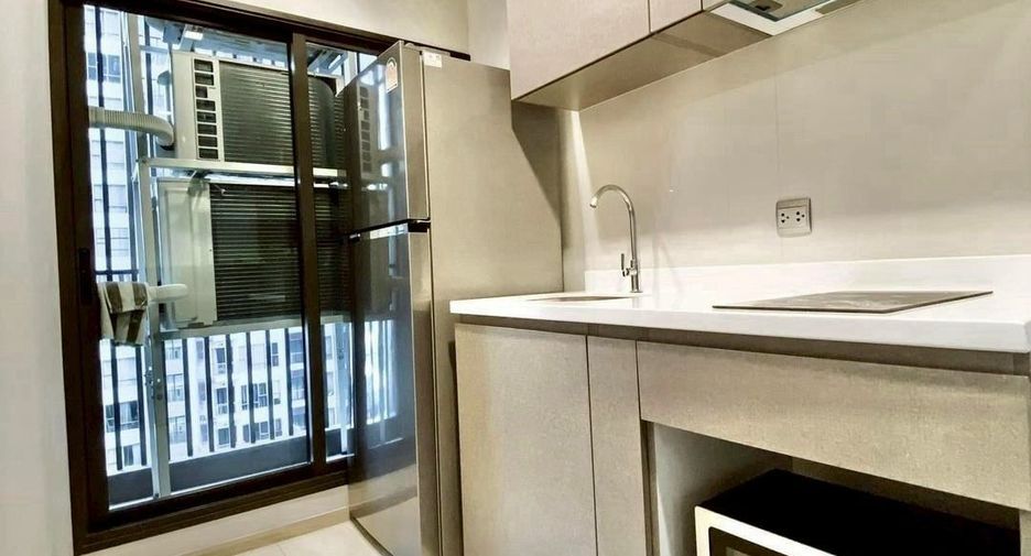For rent 2 bedrooms condo in Huai Khwang, Bangkok