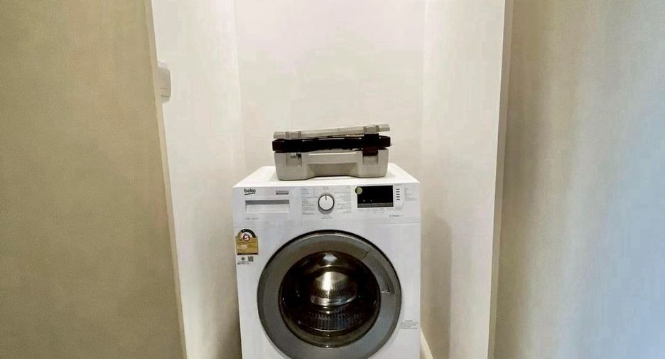 For rent 2 bedrooms condo in Huai Khwang, Bangkok