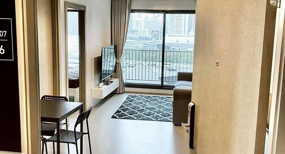 For rent 2 bedrooms condo in Huai Khwang, Bangkok
