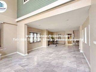 For rent 8 bedrooms townhouse in Wang Thonglang, Bangkok