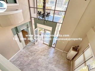 For rent 8 bedrooms townhouse in Wang Thonglang, Bangkok