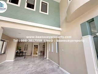 For rent 8 bedrooms townhouse in Wang Thonglang, Bangkok