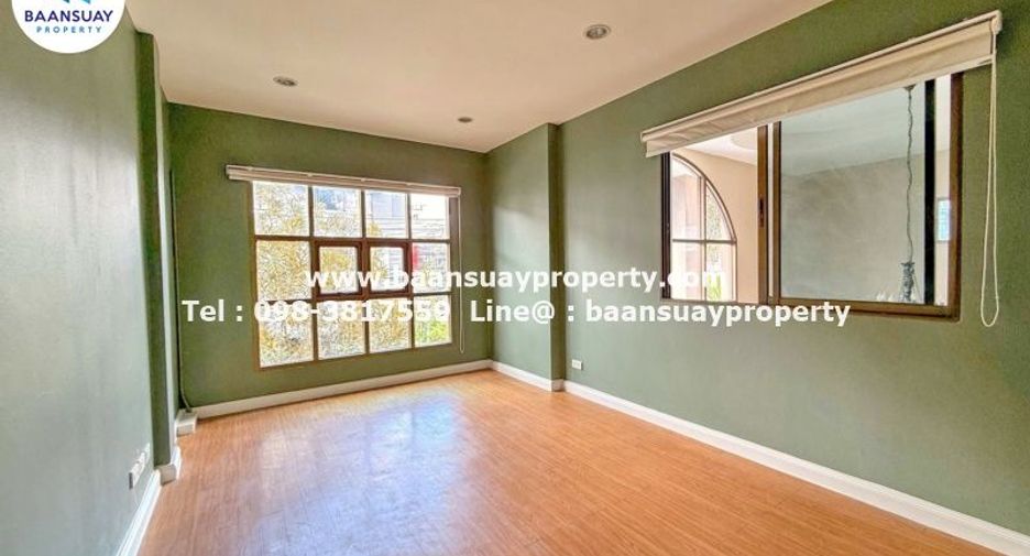 For rent 8 bedrooms townhouse in Wang Thonglang, Bangkok