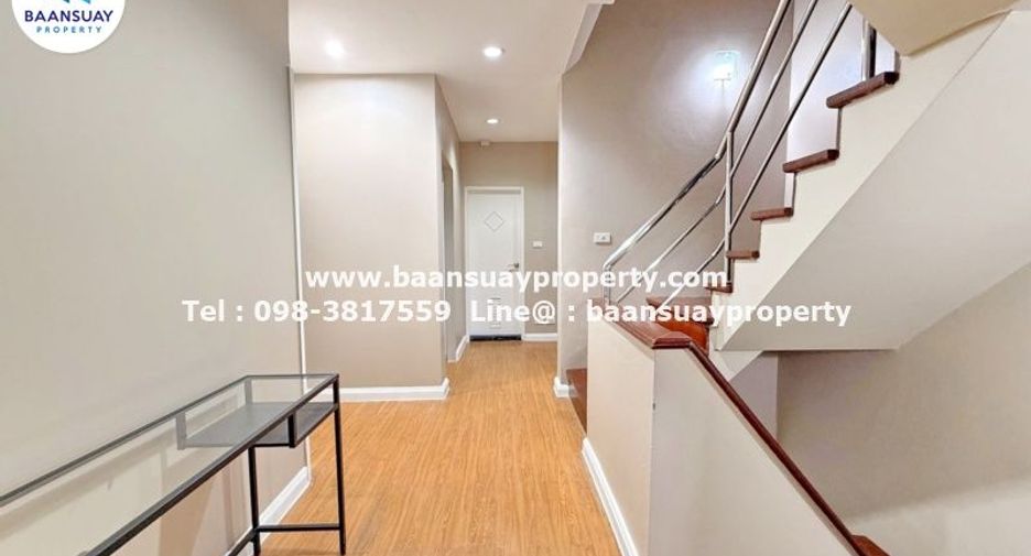 For rent 8 bedrooms townhouse in Wang Thonglang, Bangkok