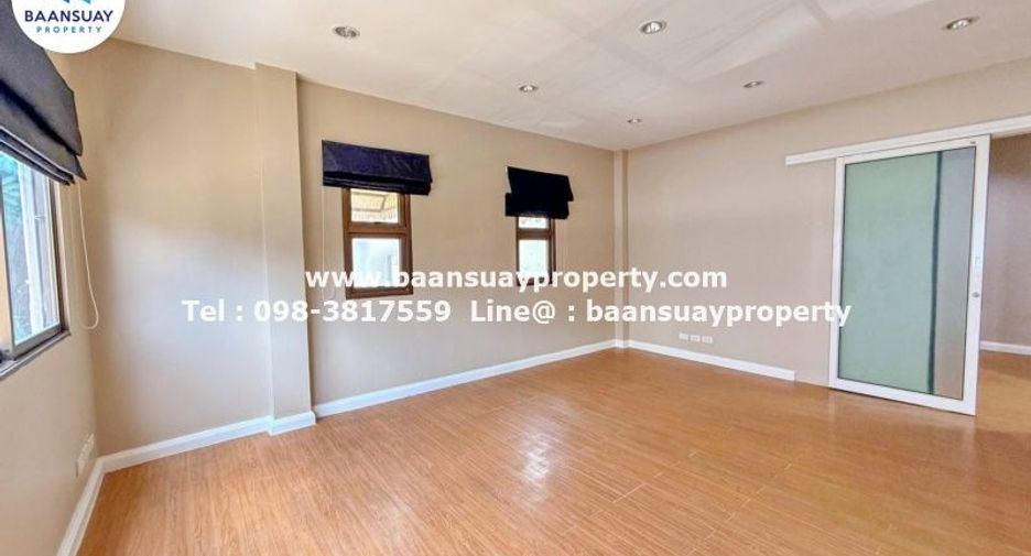 For rent 8 bedrooms townhouse in Wang Thonglang, Bangkok