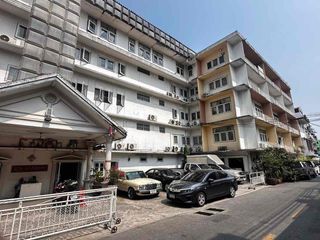 For sale 50 bedrooms apartment in Watthana, Bangkok