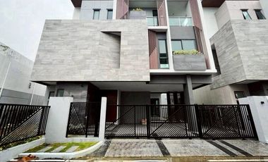 Haus zur Miete und zum Kauf mit 4 Zimmer in Suan Luang, Bangkok