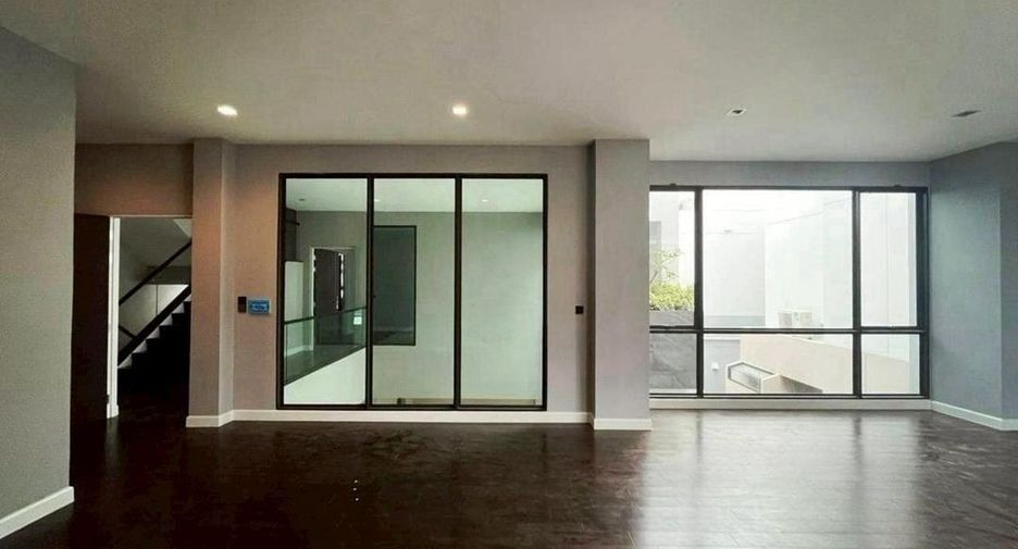 Haus zur Miete und zum Kauf mit 4 Zimmer in Suan Luang, Bangkok